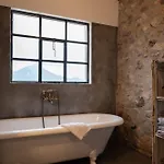 Silo Stone House 度假居 *