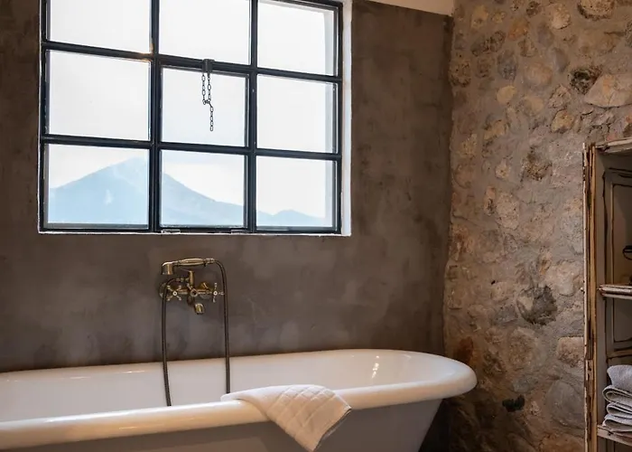 Silo Stone House 度假居 *